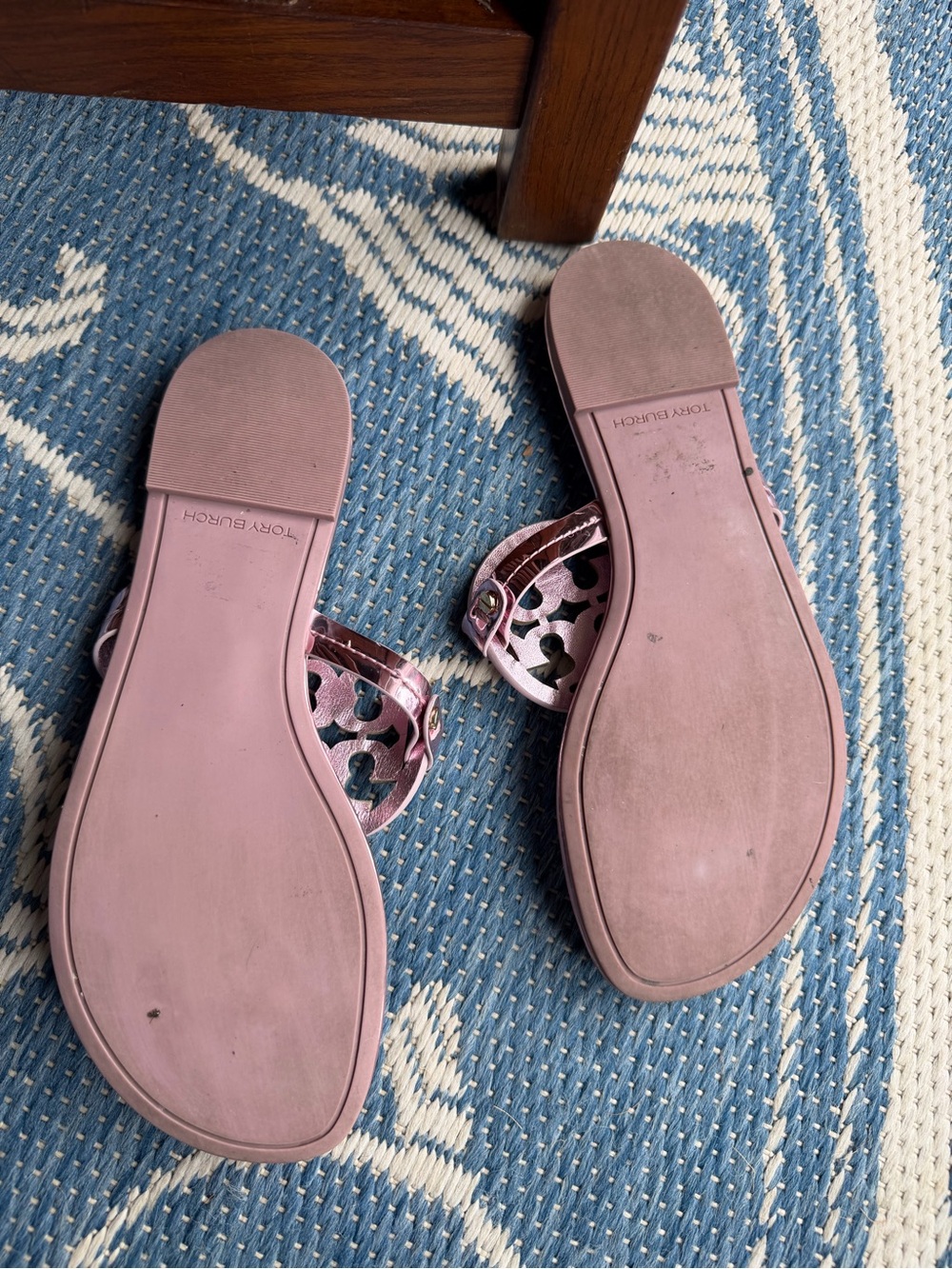 Tory Burch Metallic Rose Gold Logo Thong Sandals - Picture 3 of 8